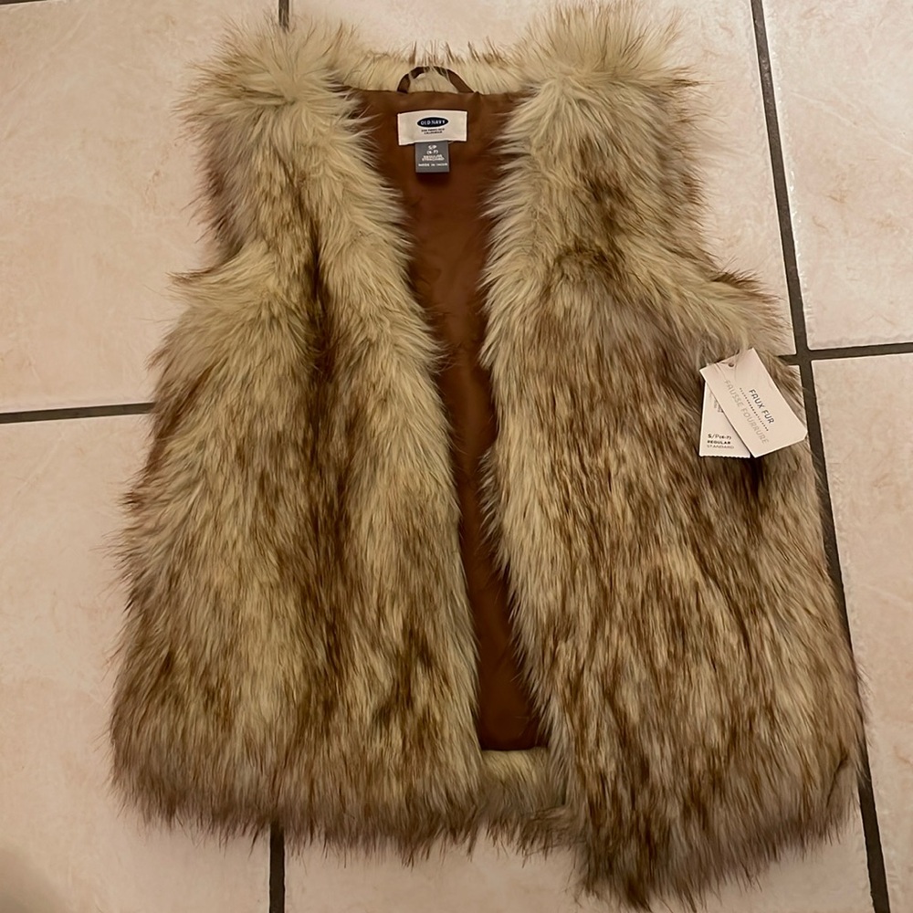 Unique find! ✨ faux fur vest - New With Tags!!!